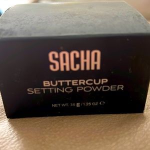 New in box Sacha buttercup setting powder